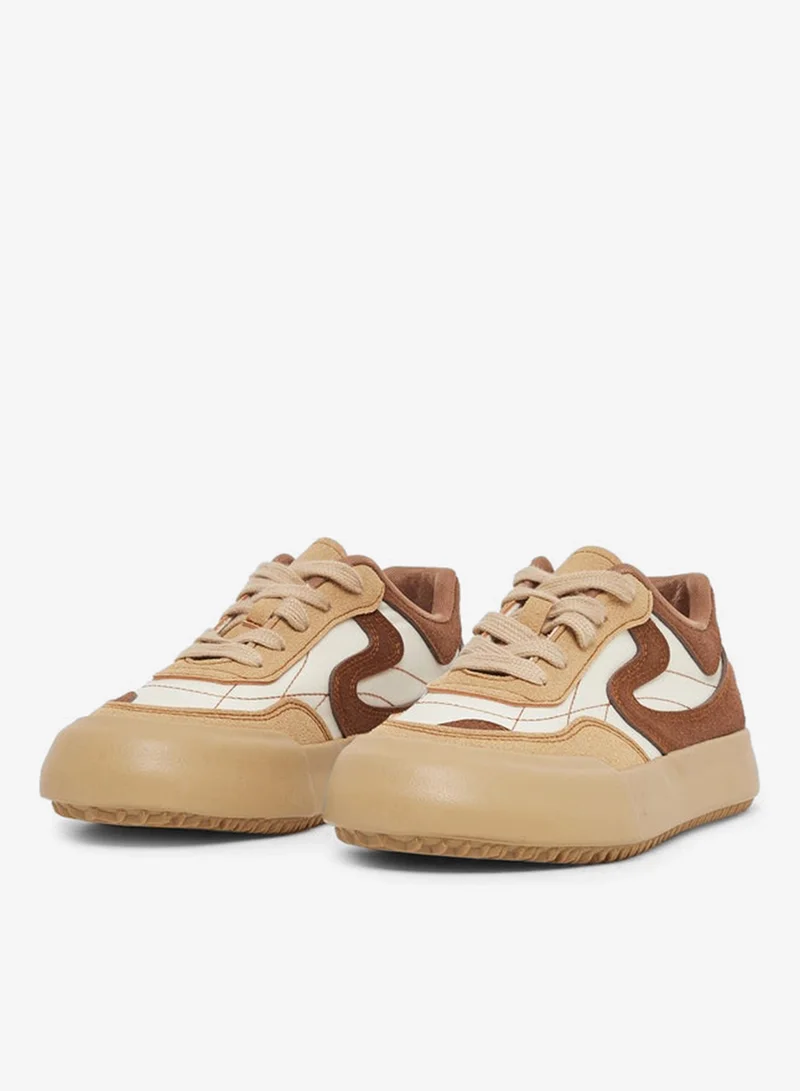 ستايلي اكتيف سنيكرز ستيلى برباط ونعل سميك